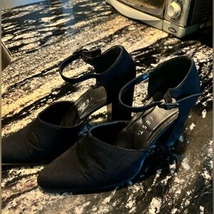 Nine West closed toe heels